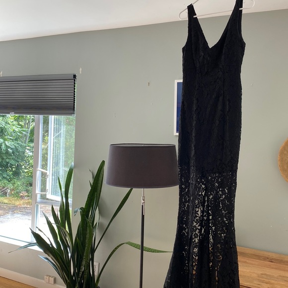 LE CHATEAU. V neck lace gown. New with tag size Xs - Picture 3 of 7